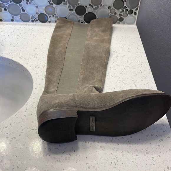 VERY Volatile woman’s grey suede boots - Picture 6 of 13